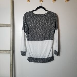 NWOT WOMEN'S BLACK AND WHITE LONG SLEEVE BLOUSE SIZE SMALL